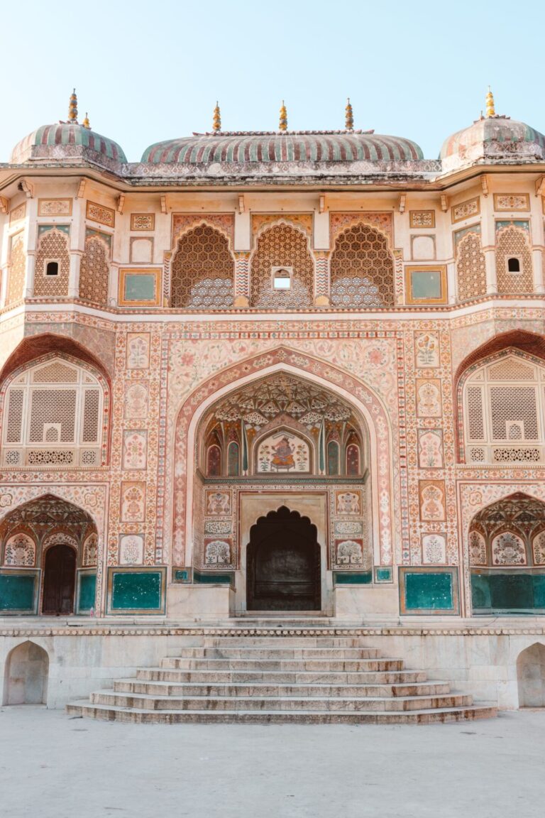 https://lilacmoments.com/wp-content/uploads/2024/06/Amer-Fort-Jaipur-Itinerary-1440x2160-2-768x1152.jpg