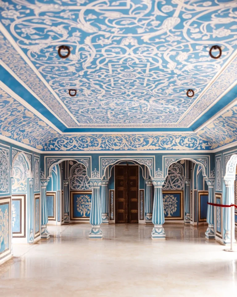 https://lilacmoments.com/wp-content/uploads/2024/06/City-Palace-Jaipur-Itinerary-6-1440x1801-1-768x961.webp